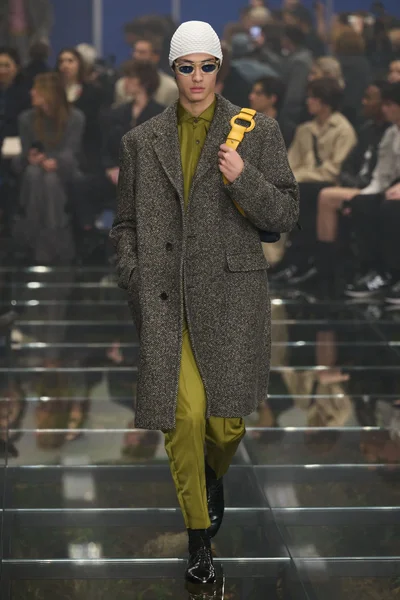 Look 28